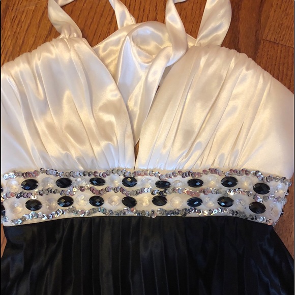 Stunning Black & white dress with rhinestone - Picture 5 of 7